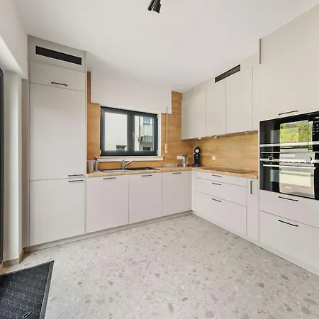 Villa66 - Private Bedroom 6 - Shared Kitchen *