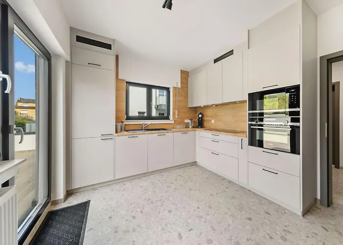 Villa66 - Private Bedroom 6 - Shared Kitchen *