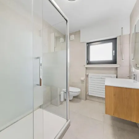 Villa66 - Private Bedroom 6 - Shared Kitchen * Livange