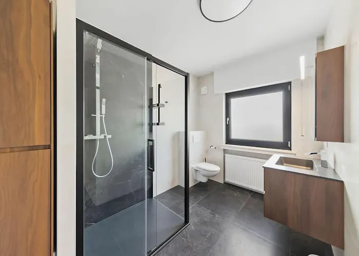 Villa66 - Private Bedroom 6 - Shared Kitchen * Livange